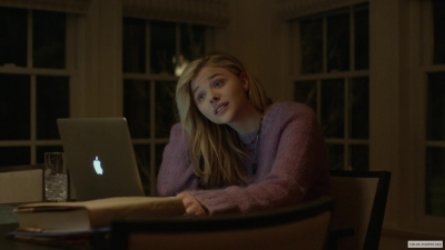 chloe-moretzorg-810.jpg
