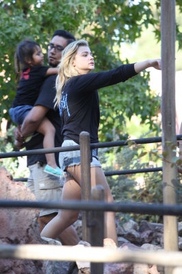 Chloe-Moretz-in-Shorts-at-Disneyland--01.jpg