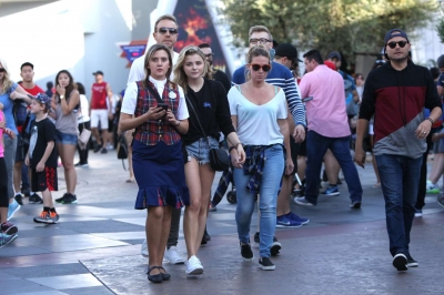 Chloe-Moretz-in-Shorts-at-Disneyland--39.jpg