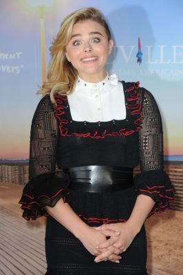 Chloe-Moretz_-Paying-Homage-Photocall-at-42th-Deauville-US-Film-Festival--13.jpg