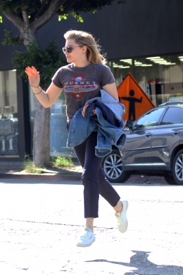 Leaving_Republic_restaurant_in_LA_281029.jpg