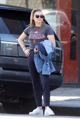 Leaving_Republic_restaurant_in_LA_281629.jpg