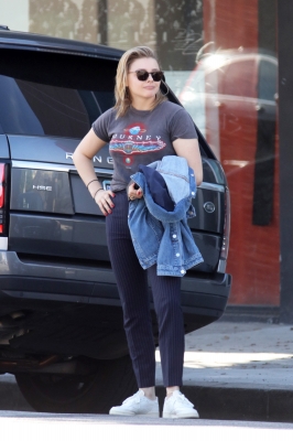 Leaving_Republic_restaurant_in_LA_281729.jpg