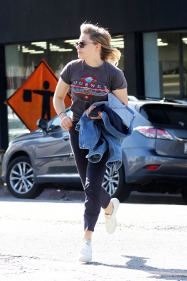Leaving_Republic_restaurant_in_LA_28729.jpg