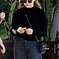 Enjoys_a_lunch_with_her_family_at_Il_Pastaio_in_Beverly_Hills2C_CA_28629.jpg