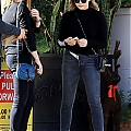 Enjoys_a_lunch_with_her_family_at_Il_Pastaio_in_Beverly_Hills2C_CA_28729.jpg