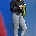 Grabs_her_salad_in_NYC_November_8_282729.jpg
